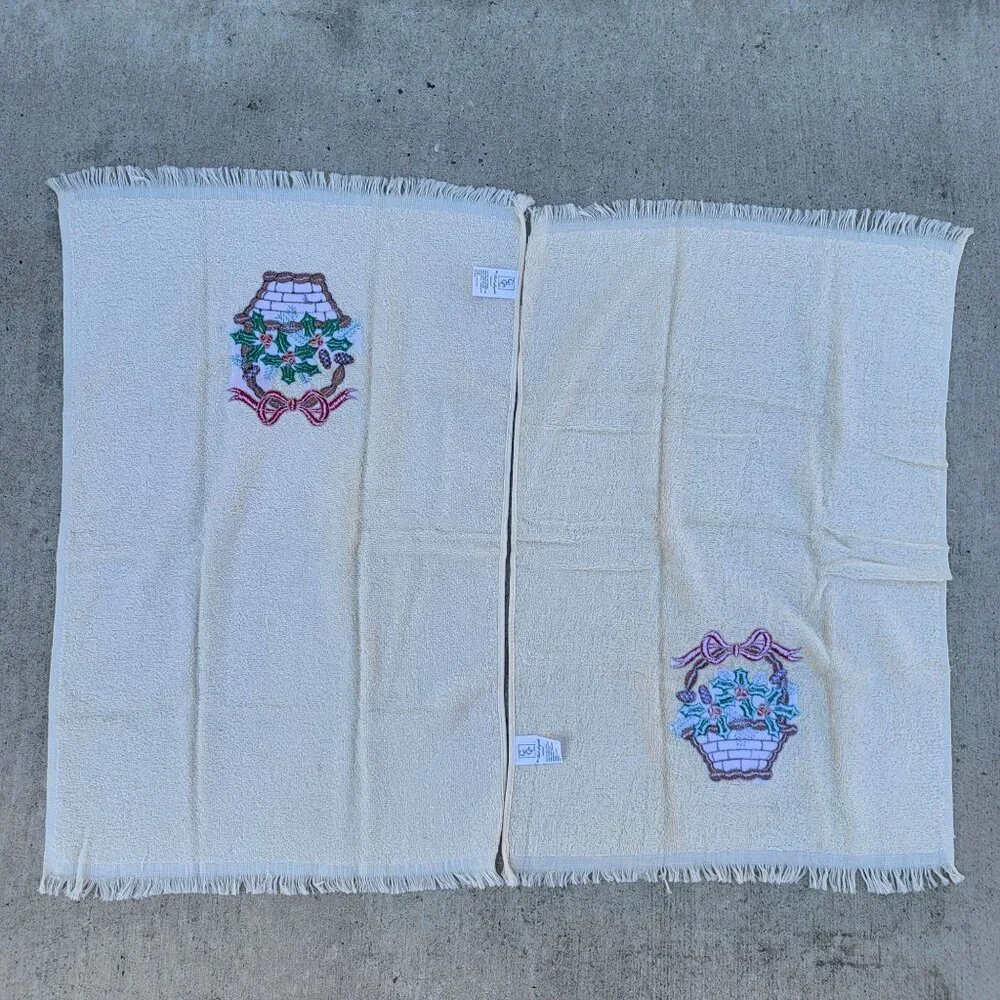 Embroidered Christmas Holiday Finger Tip Hand Towels Baskets Set of 2